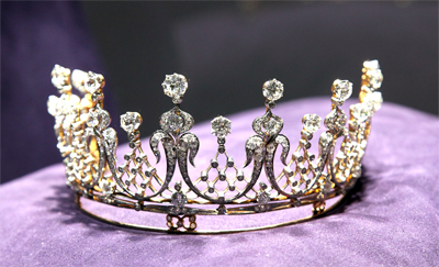 elizabeth taylor crown