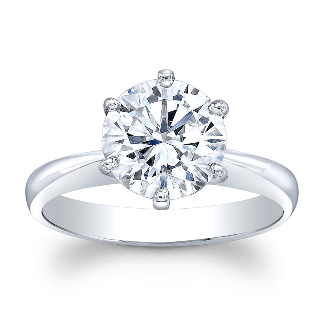 ames Dean Natural Round Brilliant Diamond in Classic 6-Prong Platinum