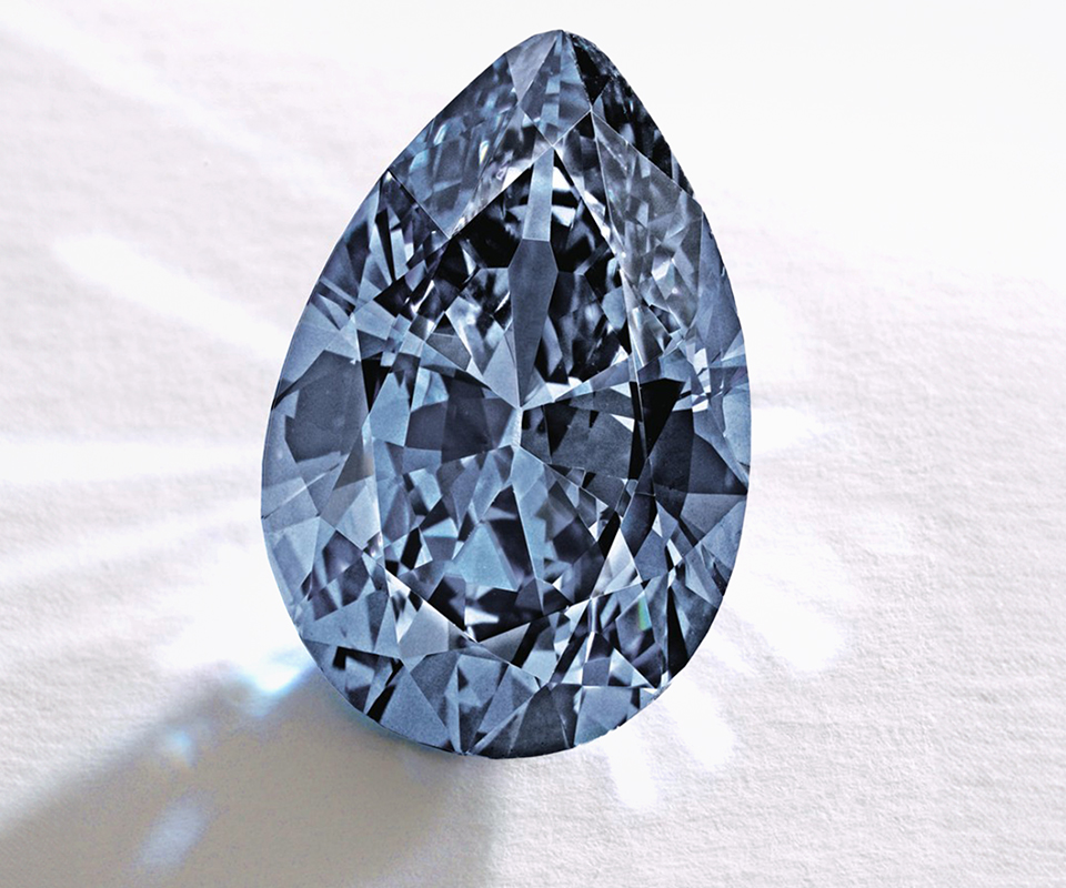 Blue pear-shaped diamond