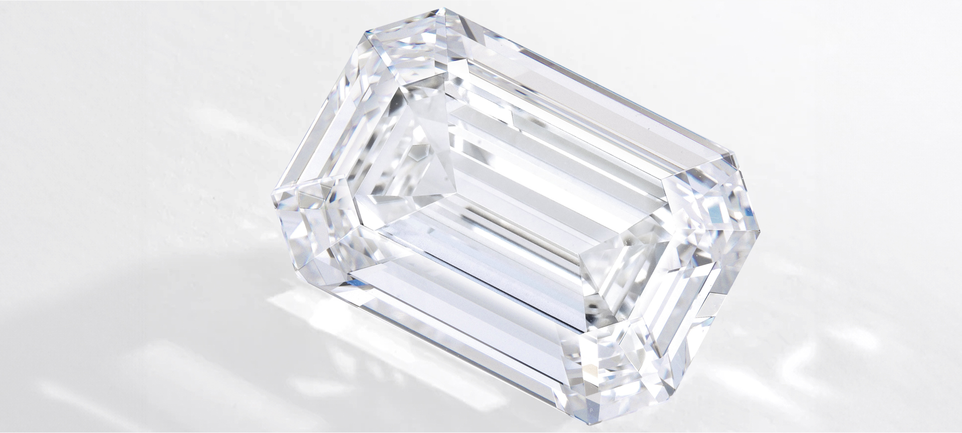 Emerald cut diamond with light reflections in the background